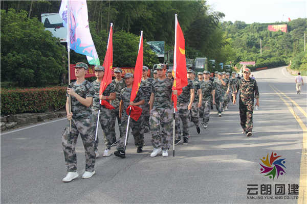 南京拓展訓(xùn)練軍事夏令營(yíng).jpg