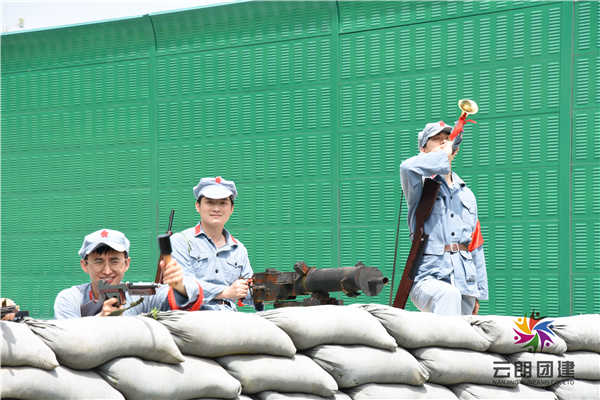 戶外拓展登山.jpg