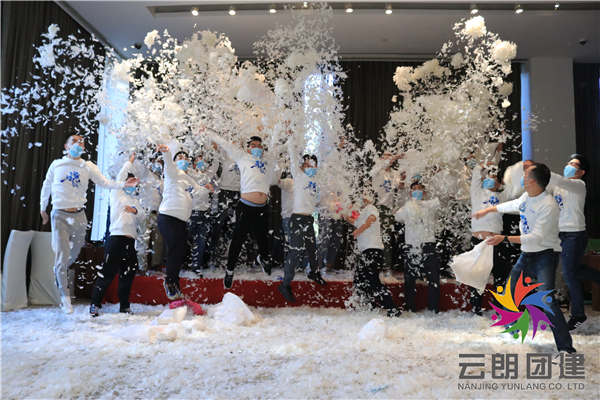 南京主題拓展訓(xùn)練——枕頭大戰(zhàn)趣味團(tuán)建活動(dòng)